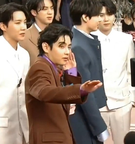 taehyung sees                  He does 🙁