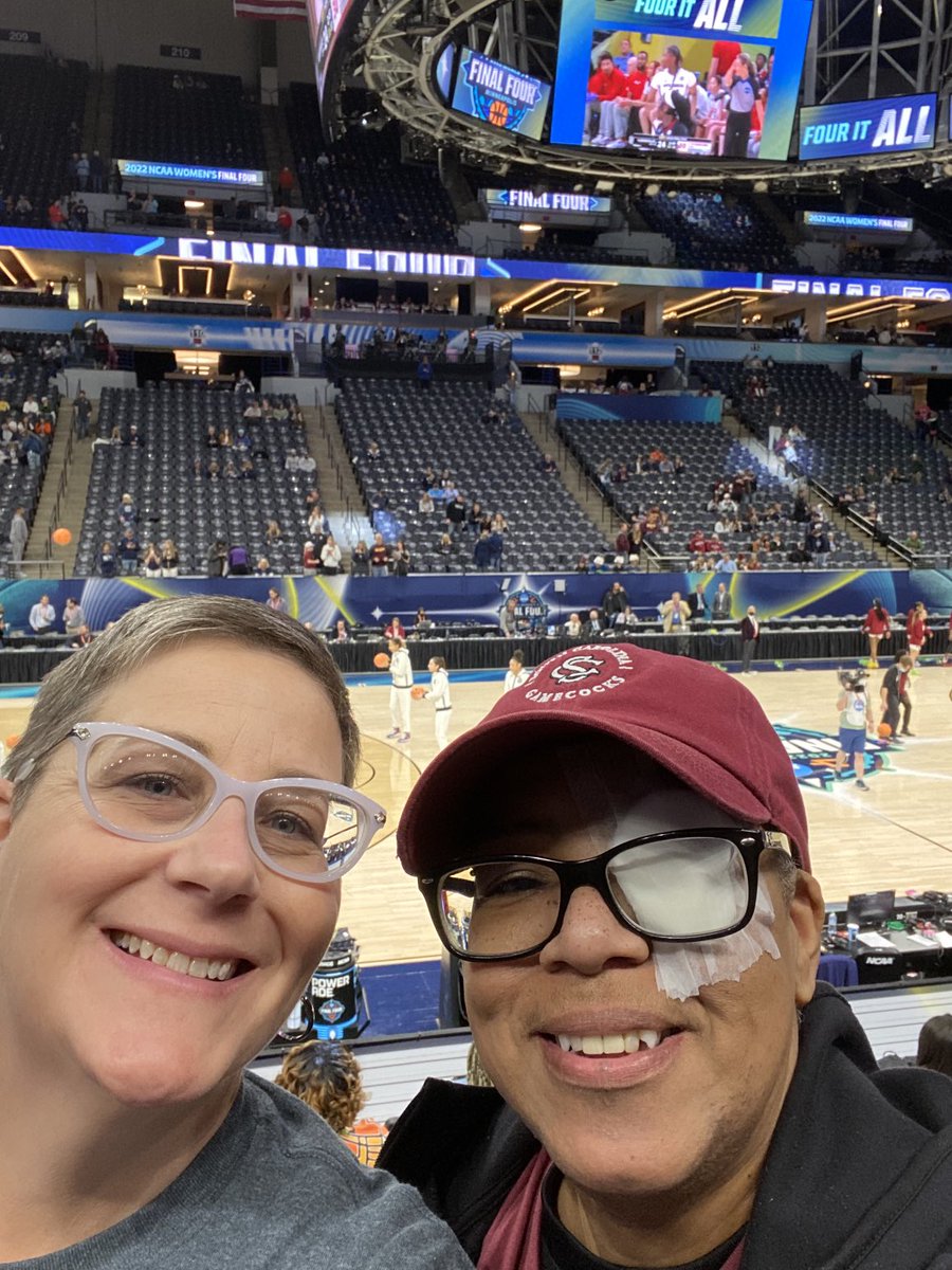 RevWanda's tweet photo. #ffselfie #gamecockswbb https://t.co/yrr3yjAqgi
