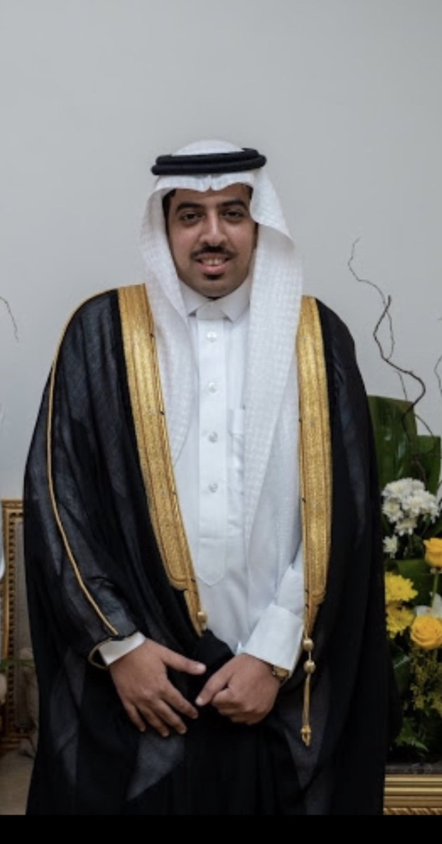 SaadBedah's tweet photo. لضاق خاطري عليك مانيب مليوم
حشاشة الجوف ولا باليد حيله
ماقدر المولى على العبد مقسوم 
المصاب عطيب ولاحدٍ يقدر يزيله 
كبير الأطباء ضاعت عنده العلوم
يقول العلاج ما فاد وندور بديله
وانا أقول ما غير الله الحي القيوم
محيي العظام الباليه من النثيله https://t.co/RDwfZBD3N2