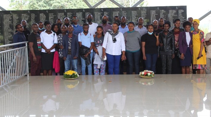 IBUKAYouth's tweet photo. Dukomeza kwibuka twiyubaka mu budaheranwa, Imbere heza turahashyikira.
#AERGGAERGWeek 
#Kwibuka28 https://t.co/ha2pXYn2V1