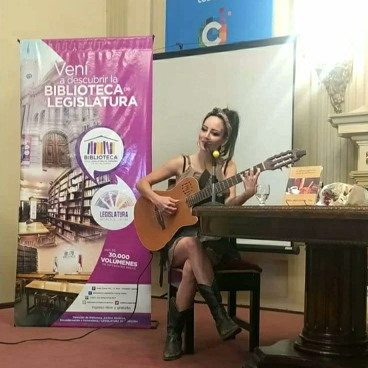 dupuy_fer's tweet photo. Viernes. Cantando en la Ex Legislatura de la Prov de Córdoba. Presentación del libro "Cafeomancia" de Gladys Dominguez
Cantarles es un placer...Siempre 🎸🎤
#cafe
#cafeomancia
#borradecafe
#musica
#shows
#recital
#recitalintimo
#Mujeres https://t.co/6Qk6rKir6k