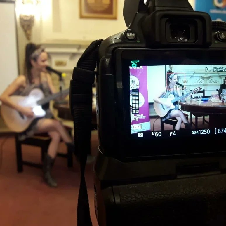 dupuy_fer's tweet photo. Viernes. Cantando en la Ex Legislatura de la Prov de Córdoba. Presentación del libro "Cafeomancia" de Gladys Dominguez
Cantarles es un placer...Siempre 🎸🎤
#cafe
#cafeomancia
#borradecafe
#musica
#shows
#recital
#recitalintimo
#Mujeres https://t.co/6Qk6rKir6k
