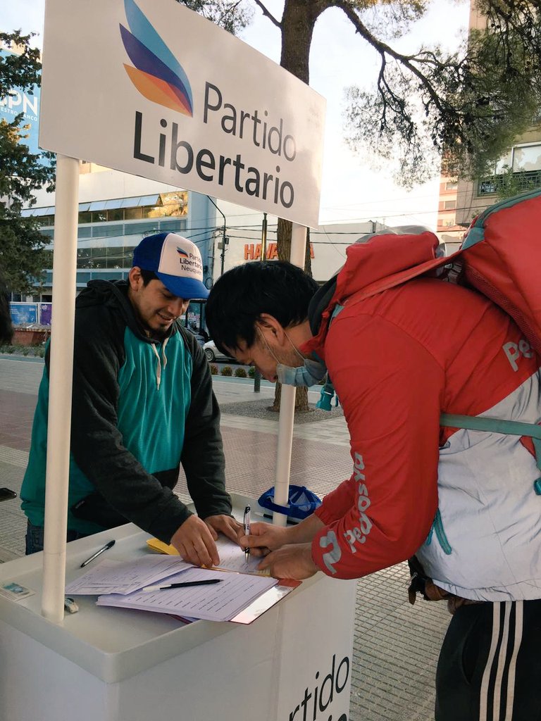 Esteban310819's tweet photo. Domingo De Afiliacion @JMilei @LiberalNeuquen #RappiDeMilei #Afiliando #NeuquenCapital https://t.co/ktkEOHTvyj