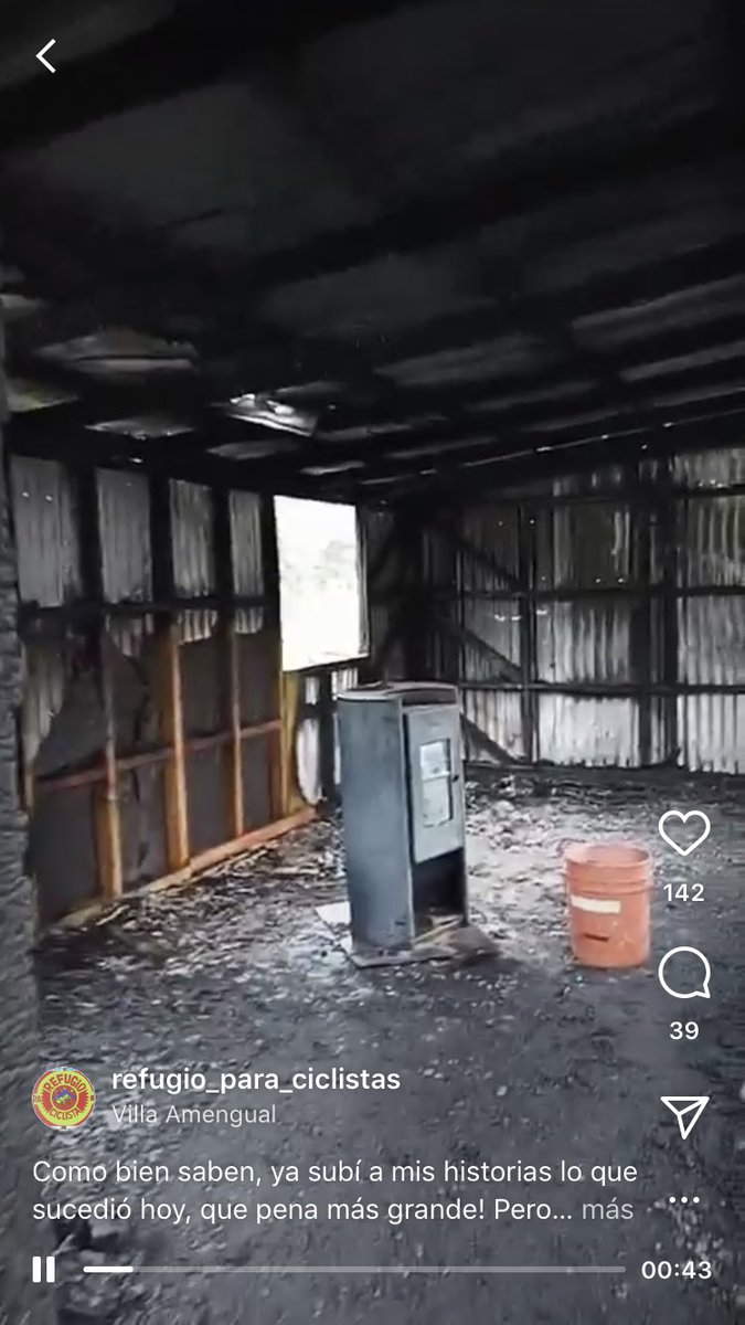 mueveteCL's tweet photo. 💔 Con pesar les contamos que el refugio ciclista de Villa Amengual -en la Carretera Austral- sufrió la destrucción de sus instalaciones tras un incendio.
Dejamos sus datos de transferencia para quienes puedan aportar a este lindo espacio de cicloviajerxs. https://t.co/EIV2m6LKp0