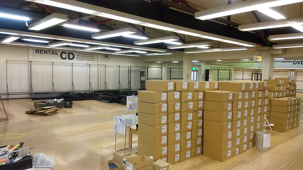 4月4日
本来ならジャンプコミックの販売準備で忙しい日ですが,黙々と返本作業継続中💦

箱詰めがパズルみたいで楽しいのが唯一の楽しみ🧩