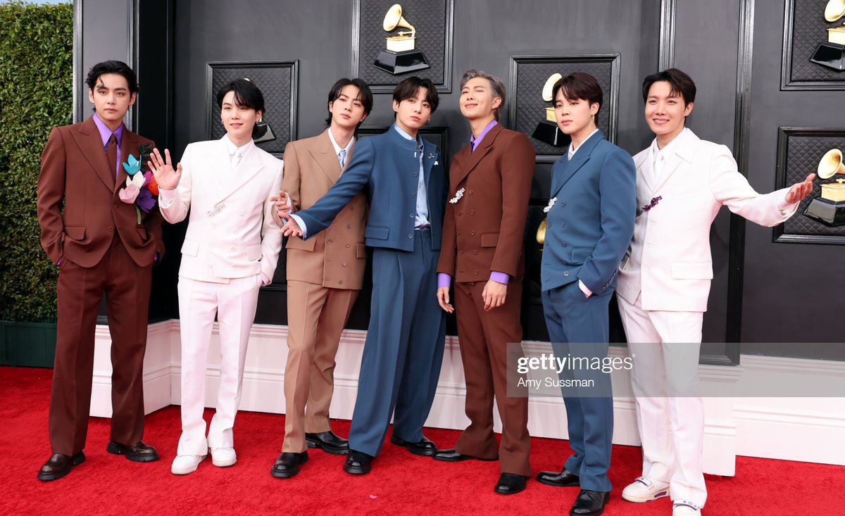 Sandra08502921's tweet photo. @TNTLA #GRAMMYsTNT  #BTS #방탄소년단 los mejores https://t.co/gDuWqnbiGM