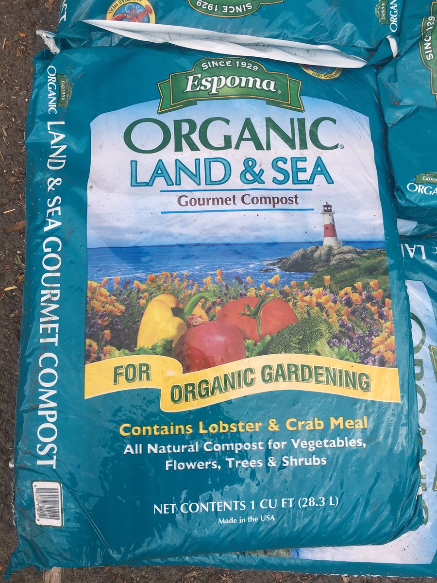 Virginia_Delish's tweet photo. Workout of the day: soil/compost bag lift!💪 Planting some cool weather edibles while the spring blossoms are at their peak🌱💚 @GreenstreetNOVA #AlexandriaVA https://t.co/vu9zeepoxm
