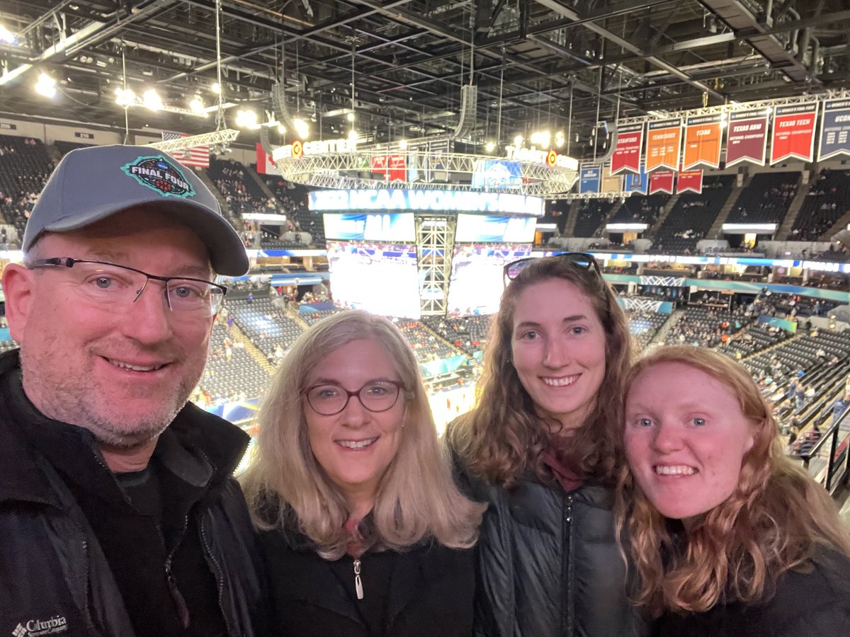 CalmcanoeDave's tweet photo. #WFFSELFIE 
Lots of energy in the house!
NCAA National Championship game tonight! https://t.co/v1hgdL4CHx