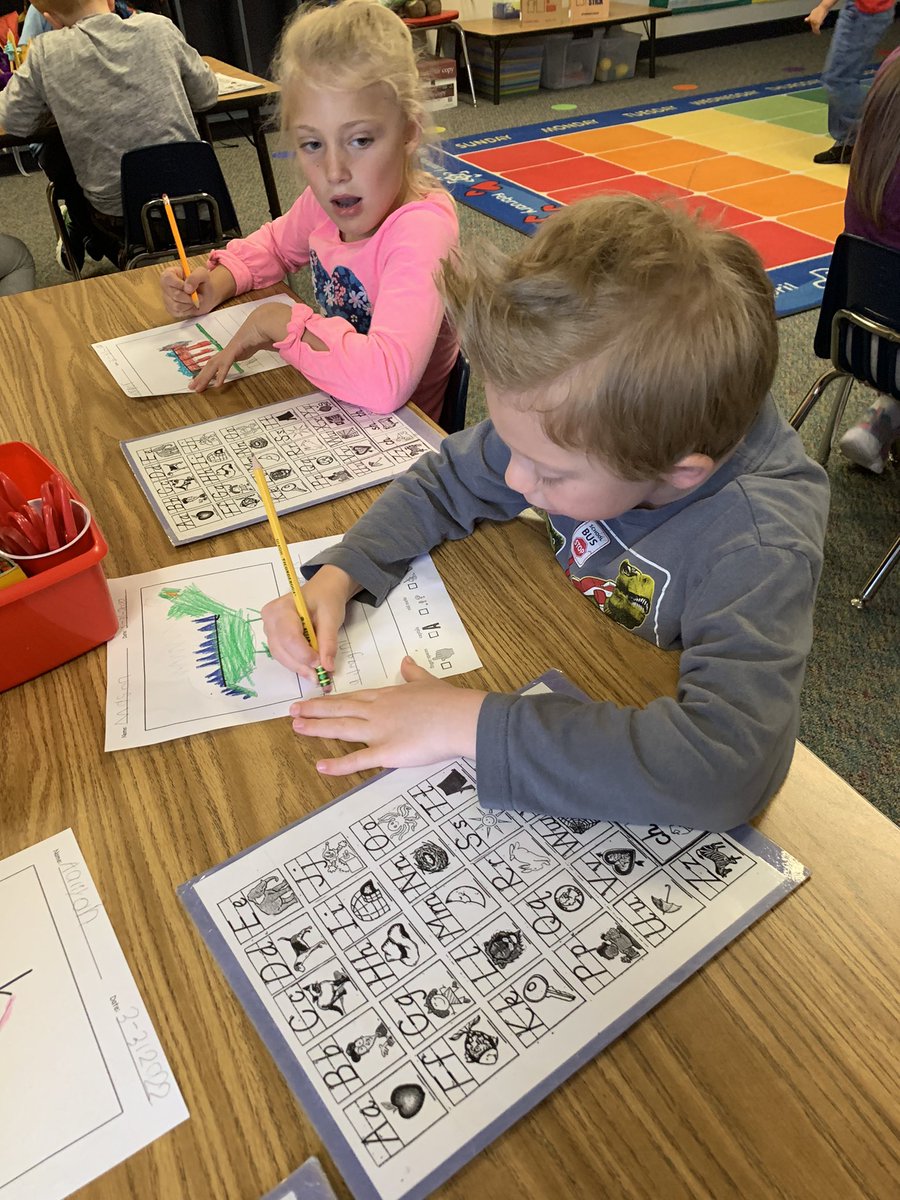 JLGTX's tweet photo. Using Writer’s Tools and Sharing Warm and Cool Feedback in order to publish and share.💙 ✍️@WoodlandAbbey #mymisd @MinshewColts1 #kinderscanwrite https://t.co/d2pN2GuoDI