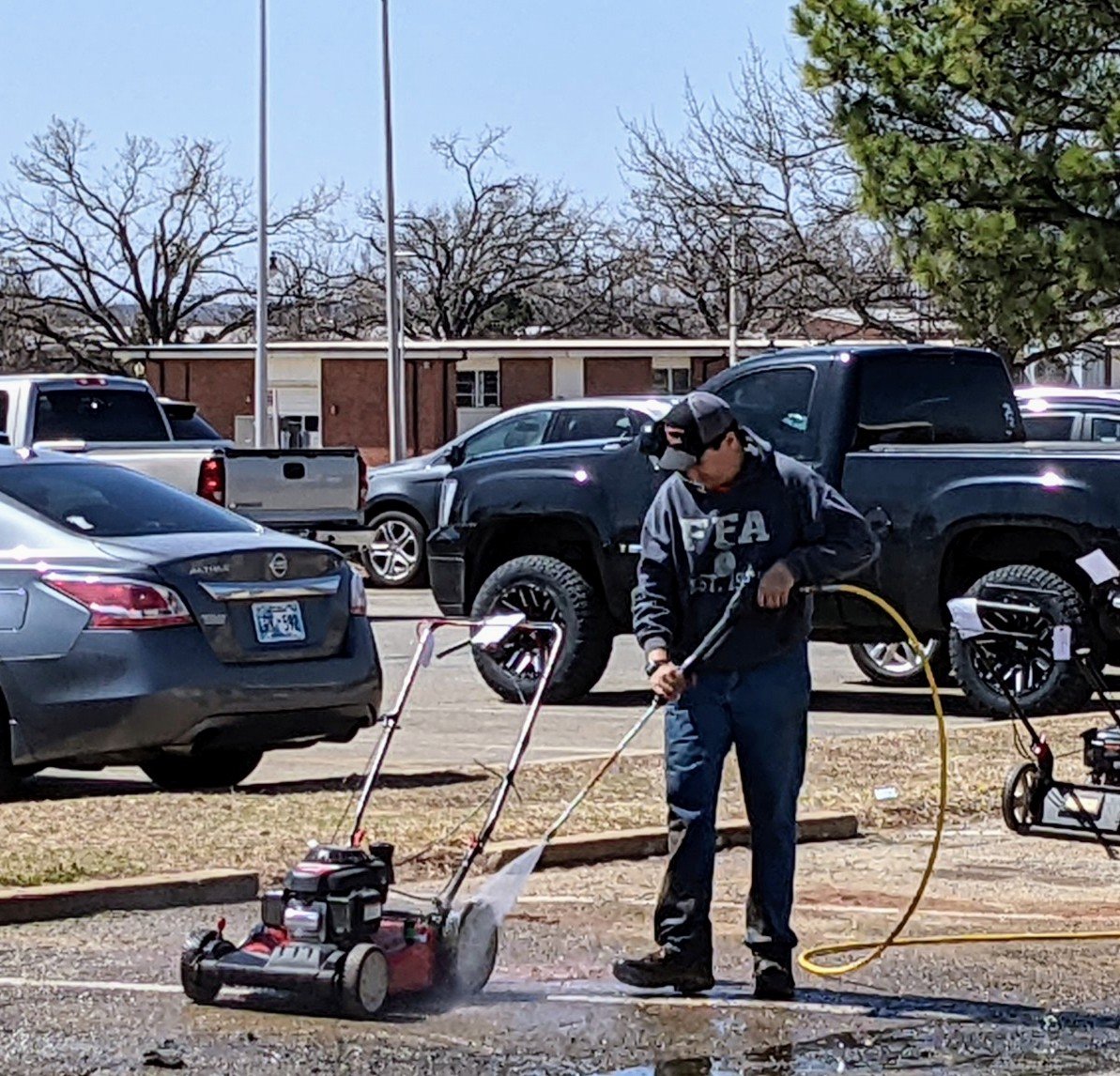 OSUAgEngr's tweet photo. The @CMSOSU team had a successful spring mower maintenance fundraiser this weekend. Thanks to everyone who supported the team. Look for us again next spring! https://t.co/aoMWA0BCes