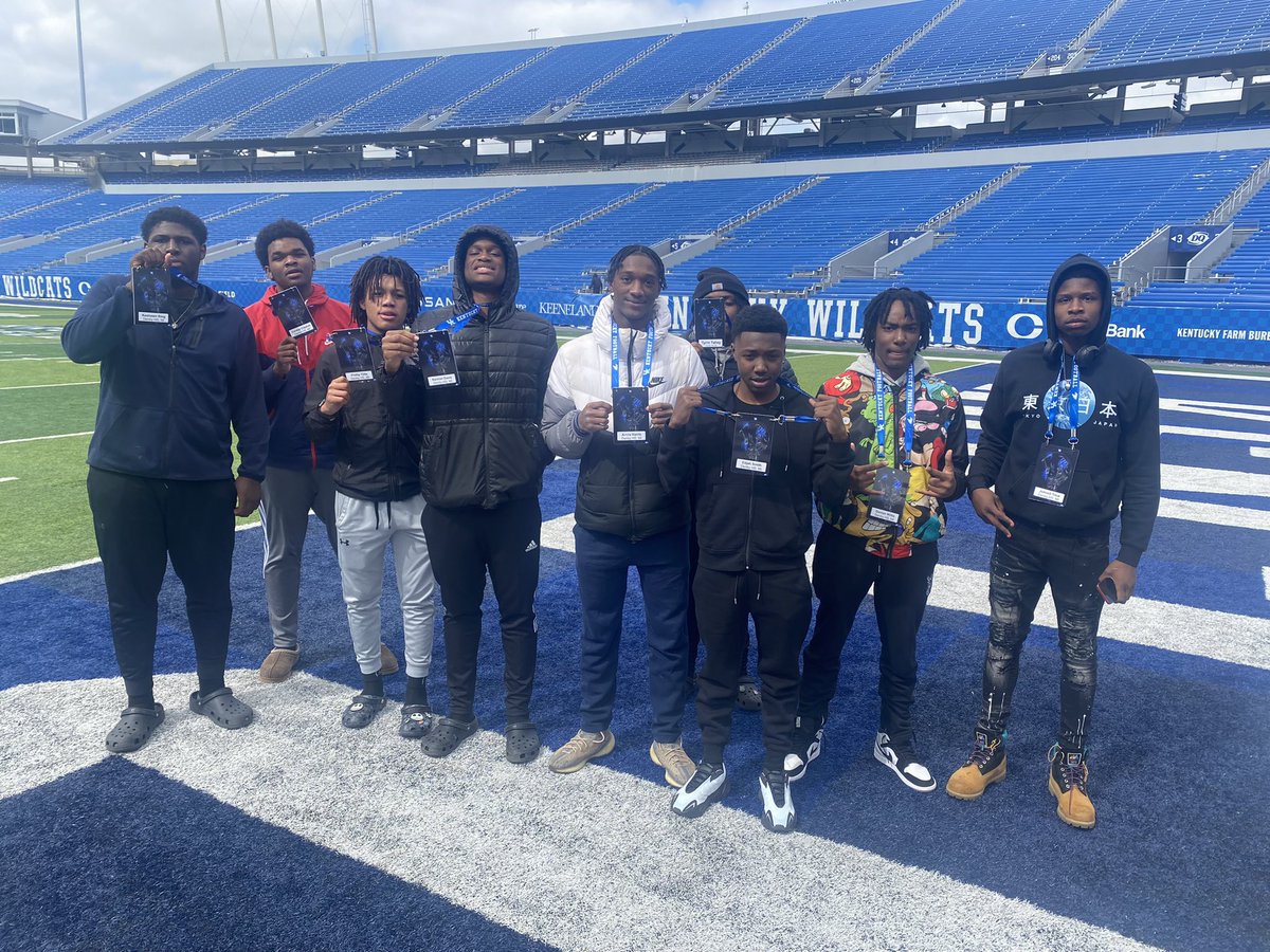 CoachCarr52's tweet photo. Absolutely blessed to lead this great group of young men at Denby HS. Our program is based on 4 principles Character , Accountability, Relationships, and Respect. #THECARRWAY https://t.co/YfLdh8MRwv