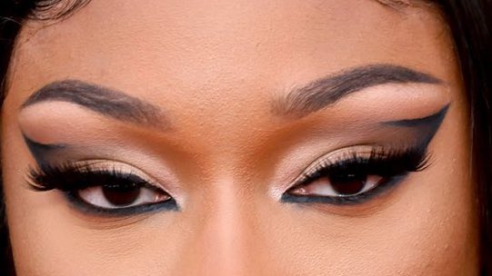 artistyeoI's tweet photo. megan’s eye makeup >>> https://t.co/M4hsg4j1qi