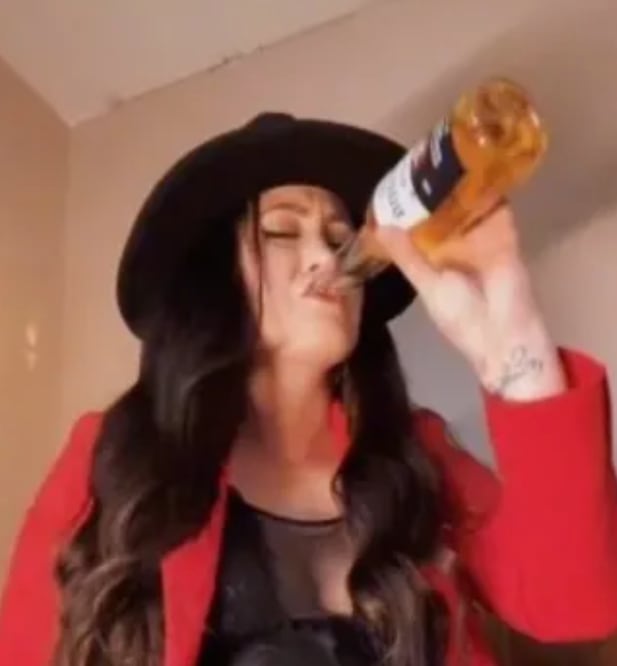 Jenelle Evans: Did She Just Finally Admit to Being an Alcoholic?! https://t.co/29RIlJGirk https://t.co/Sj5Dhf2J3p