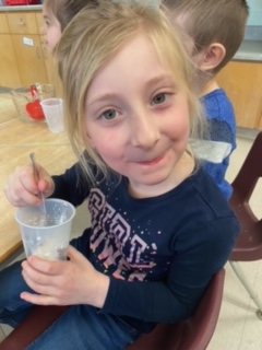 Ms. Morello made ice cream with Ms. Pastore's kindergarten class on Friday!#experientiallearning <a href="/SMCDSB/">Simcoe Muskoka Catholic District School Board</a> <a href="/3marydm/">Mary Day-Mauro</a> . What a yummy lesson!