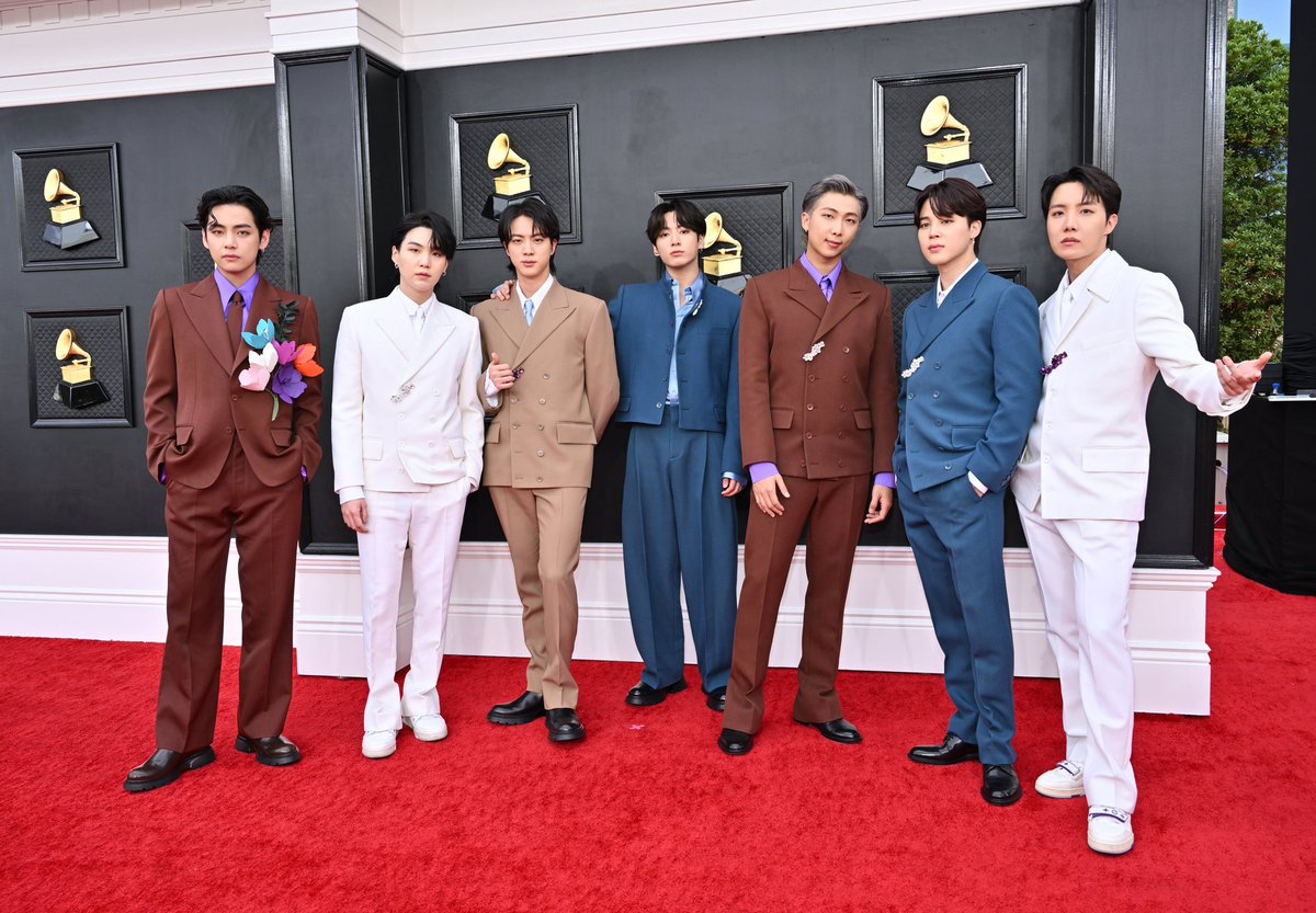 milk___tae's tweet photo. LETS GO KING.

#GRAMMYs #GRAMMYsTNT https://t.co/pAh2ibQPCk