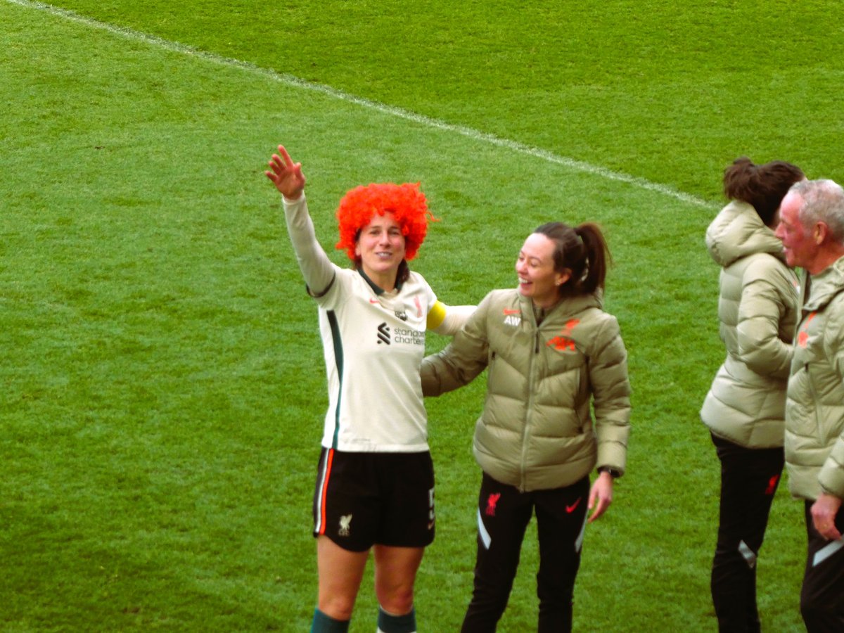 2gethertuneless's tweet photo. Celebration time 🍾
A few to sign off with.
📸 2gethertuneless
#LFCW #LFC #LFCWomen #LiverpoolFCW #LFCFamily #YNWA #UPTHEREDS #2gethertuneless #OperationPromotion #OnePointIsAllItTakes #FAWCChampions #BackWhereWeBelong https://t.co/6e05dq974V