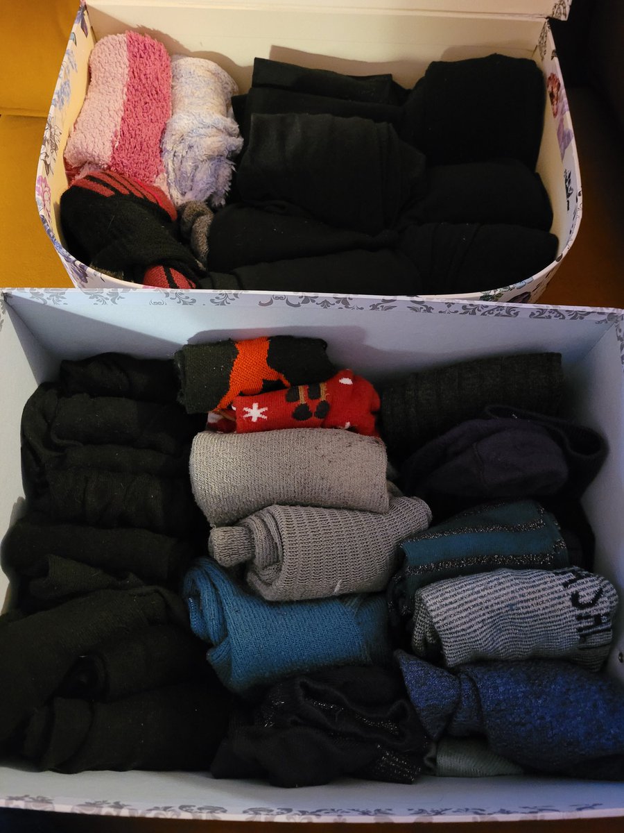 FeelBetterEve's tweet image. I've watched 1.5 eps of the new @thehomeedit S2 on @netflix and they and @DrewBarrymore have inspired me to edit and organise my socks in the same amount of time they've transformed entire pantries and studio kitches.

Still, yay to better organised socks 🤣🤣🤣

#LowBar