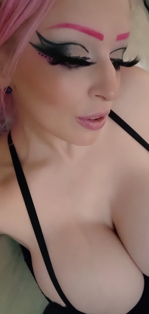 RealPinkyPowers's tweet photo. How was your weekend? 🥰 https://t.co/Otq1oREDqd
