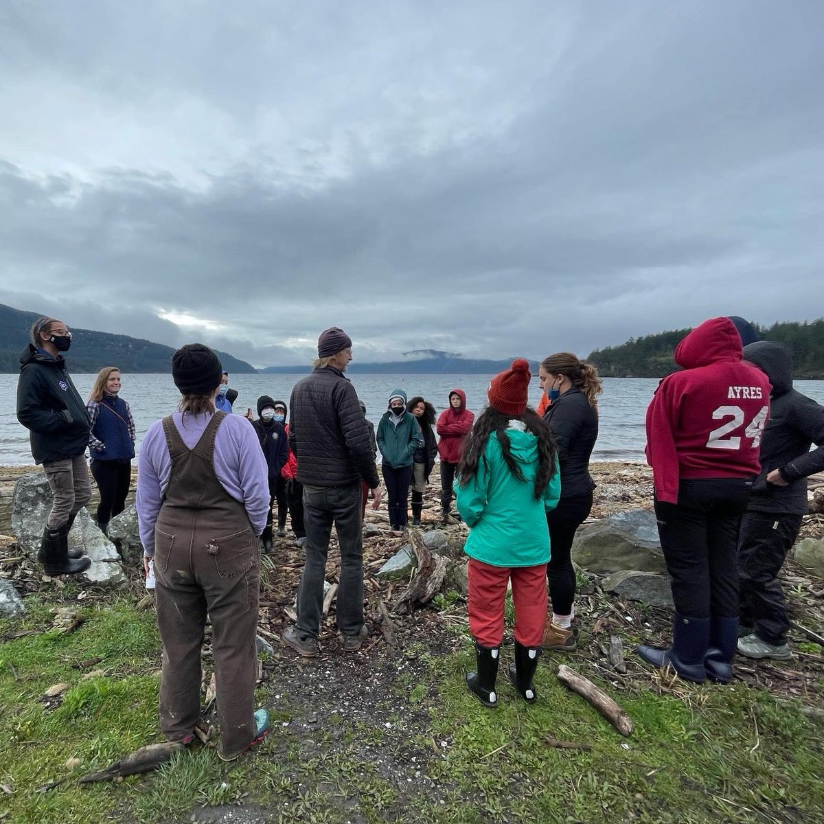 NU_ThreeSeas's tweet photo. Thank you to Byron Rot and everyone working on the conservation of Cascade Creek for allowing our cohort to be a small part of the protection of such a beautiful place!
📸: @its_scuba_shan 

#nuexperience #cosconnects #fridaybarborlabs #northeasternuniversity #cascadecreek #3Cs41 https://t.co/WbbBGclVeA