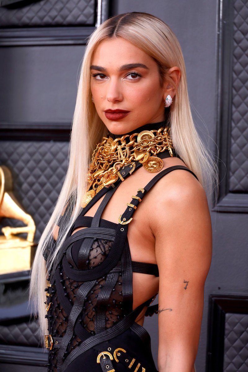 theduarchive's tweet photo. #GRAMMYs https://t.co/2BpTZSE4aR