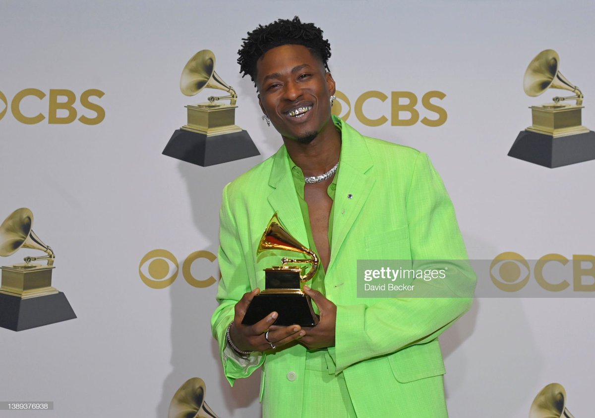 Lucky with his grammy 🏆 #GRAMMYs #Grammys2022  #dayeones #luckydaye