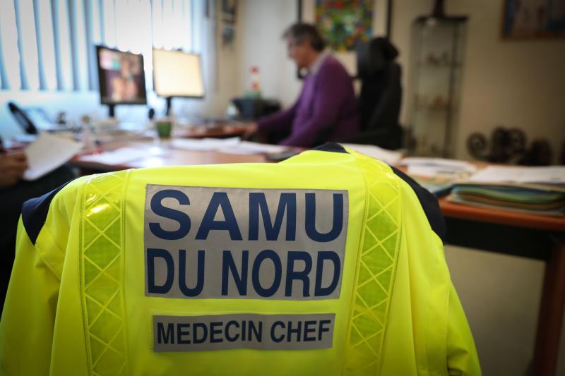 AFARM_SAMU's tweet photo. [ 🧑‍⚕️Départ 🏥 ] #samu59 #ChruLille 
Le Dr Goldstein a quitté hier, 03/04/22, ses fonctions de Chef du SAMU du Nord.
Il restera chef du pôle urgences jusqu'au 31/08/22, où il quittera l'hôpital définitivement.
45 ans dans l'urgence 👏
Son successeur : Dr Roch Joly 
MERCI 😉 https://t.co/Z83LAKSh3V
