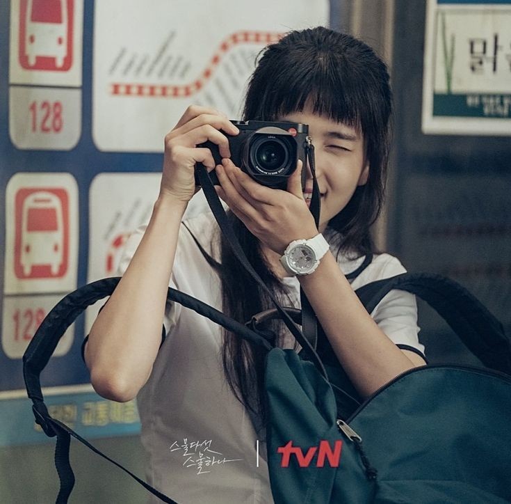 ZAVEZONE_'s tweet photo. จบแล้วสำหรับตำนานรักนักดาบสาวกับคุณนักข่าว เป็นซีรี่ย์ที่เรียลมาก ถ้าเป็นเรื่องอื่นคงจบแบบ happy ending นาฮีโดกับแพคอีจินคบกันแต่งงานกัน แต่นี่ก็จบ happy ending ในแบบที่ไม่ได้สมหวังในรักแรก ต่างฝ่ายก็ happy ในแบบที่ตัวเองเลือกแล้ว 
#TwentyFiveTwentyOne #รีวิวซีรี่ย์เกาหลี https://t.co/RxSRpaQeeH
