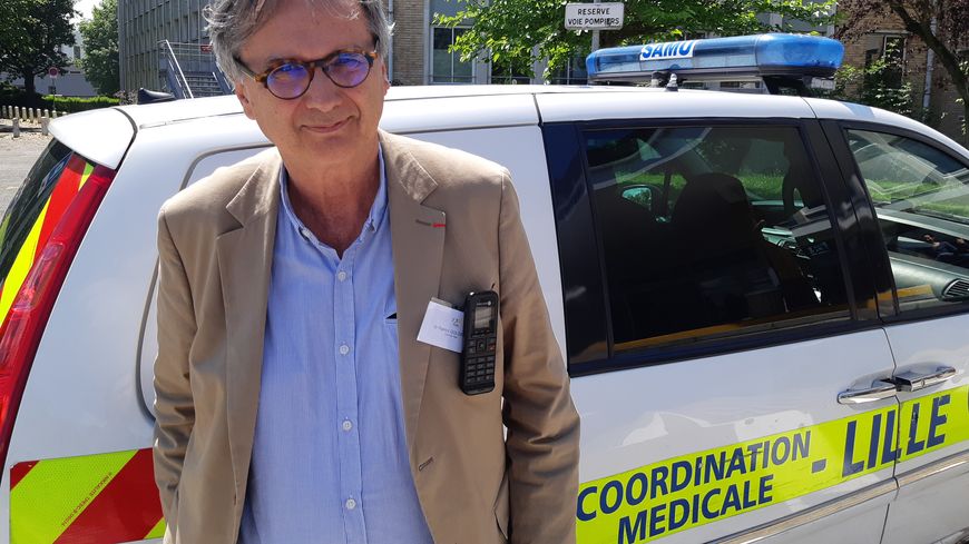 AFARM_SAMU's tweet photo. [ 🧑‍⚕️Départ 🏥 ] #samu59 #ChruLille 
Le Dr Goldstein a quitté hier, 03/04/22, ses fonctions de Chef du SAMU du Nord.
Il restera chef du pôle urgences jusqu'au 31/08/22, où il quittera l'hôpital définitivement.
45 ans dans l'urgence 👏
Son successeur : Dr Roch Joly 
MERCI 😉 https://t.co/Z83LAKSh3V