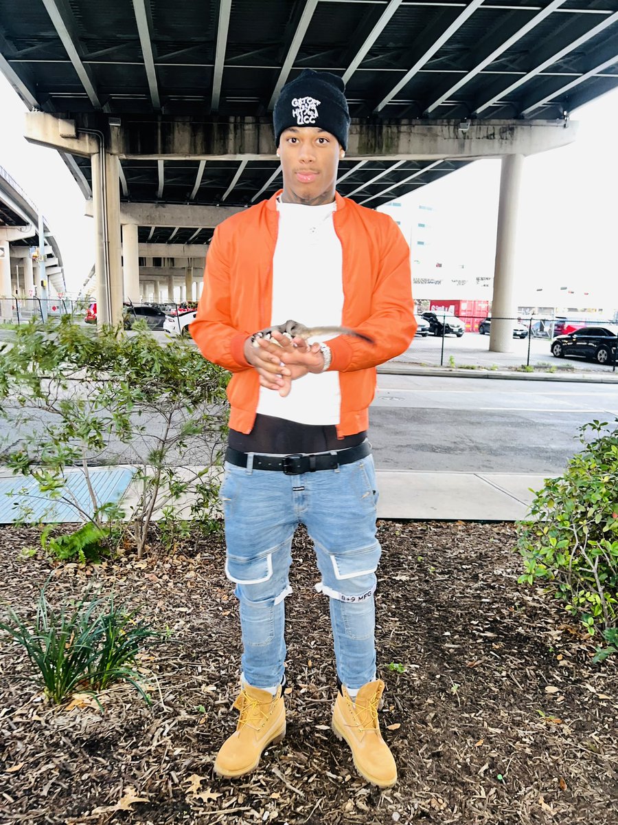 iamdooda's tweet photo. We all makin choices jus ta die, not to live, its a lie🥷🏽💫. https://t.co/B6YHmroyZh