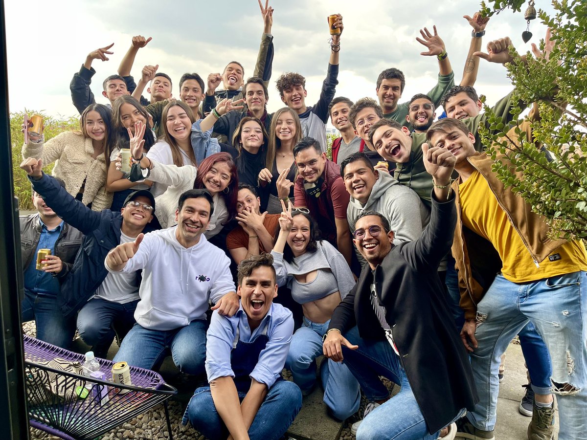 MauroToroO's tweet photo. La política debe hacerse con cariño, con lealtad, con amistad! Estos jóvenes han sido mis aliados y sobre todo mis amigos. Grandes cosas vienen para todos y todas!😁😁😍😍

Gracias por tanto!! Y que se tengan porque #NosTocóALosJóvenesSerPolíticos https://t.co/c9wfySGuJh