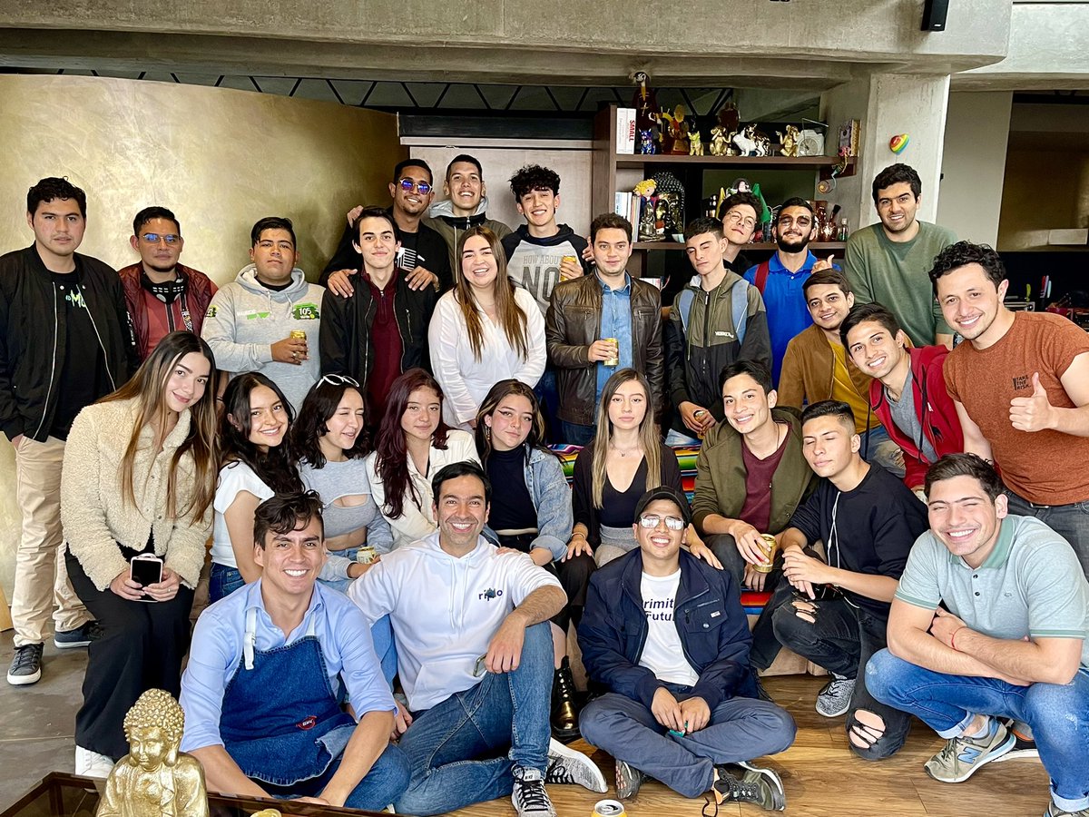MauroToroO's tweet photo. La política debe hacerse con cariño, con lealtad, con amistad! Estos jóvenes han sido mis aliados y sobre todo mis amigos. Grandes cosas vienen para todos y todas!😁😁😍😍

Gracias por tanto!! Y que se tengan porque #NosTocóALosJóvenesSerPolíticos https://t.co/c9wfySGuJh