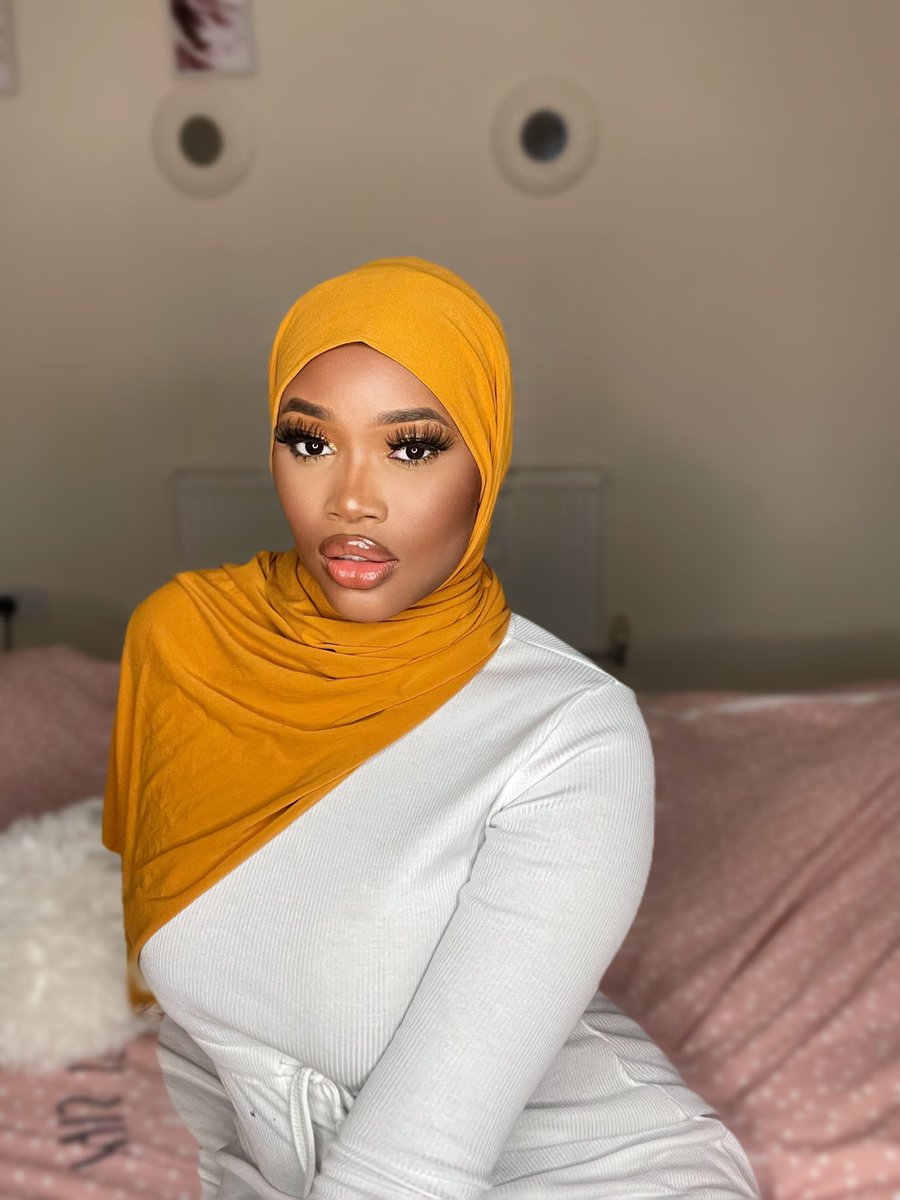 KhadijahKaddy's tweet photo. The flag.                                       The face https://t.co/SQYFwT7gQ9