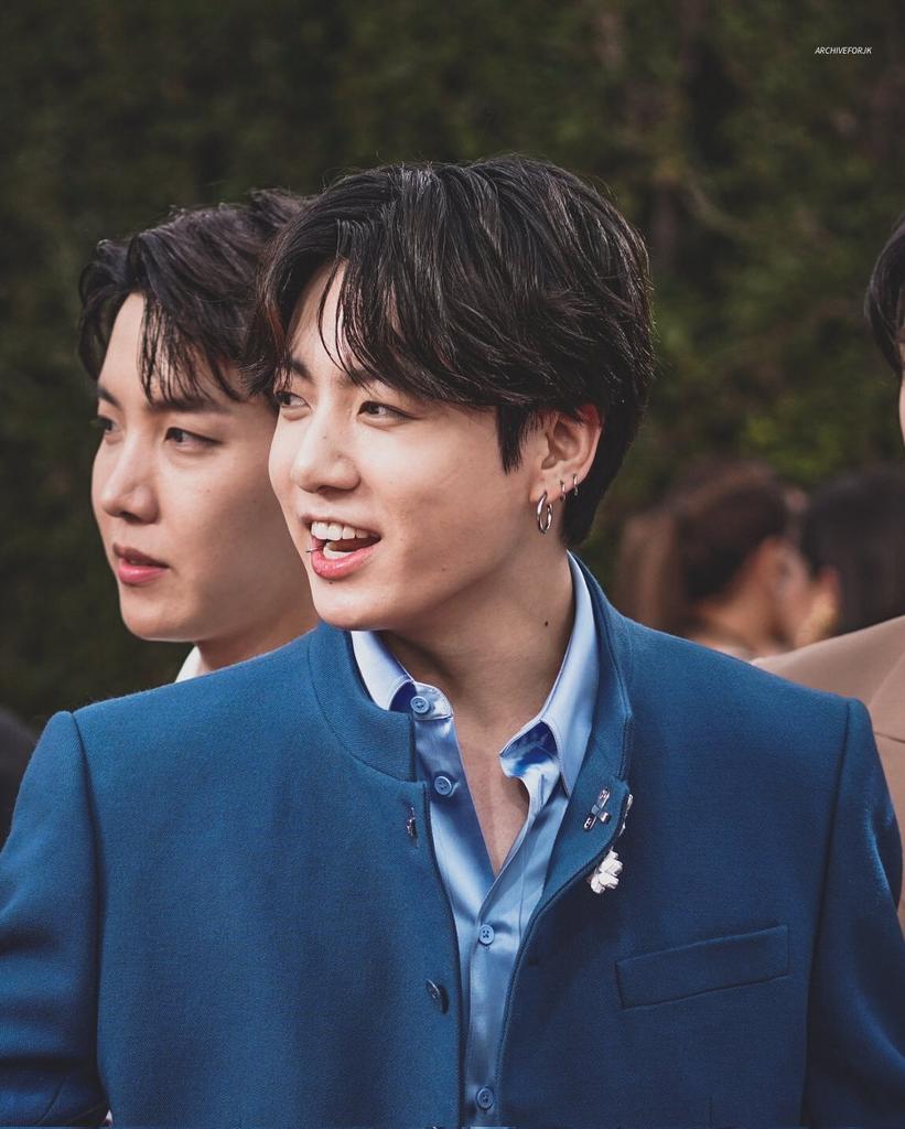 Cristin62912419's tweet photo. This duo ...
#BTS  #GRAMMYsTNT https://t.co/oqmNqb4FEC