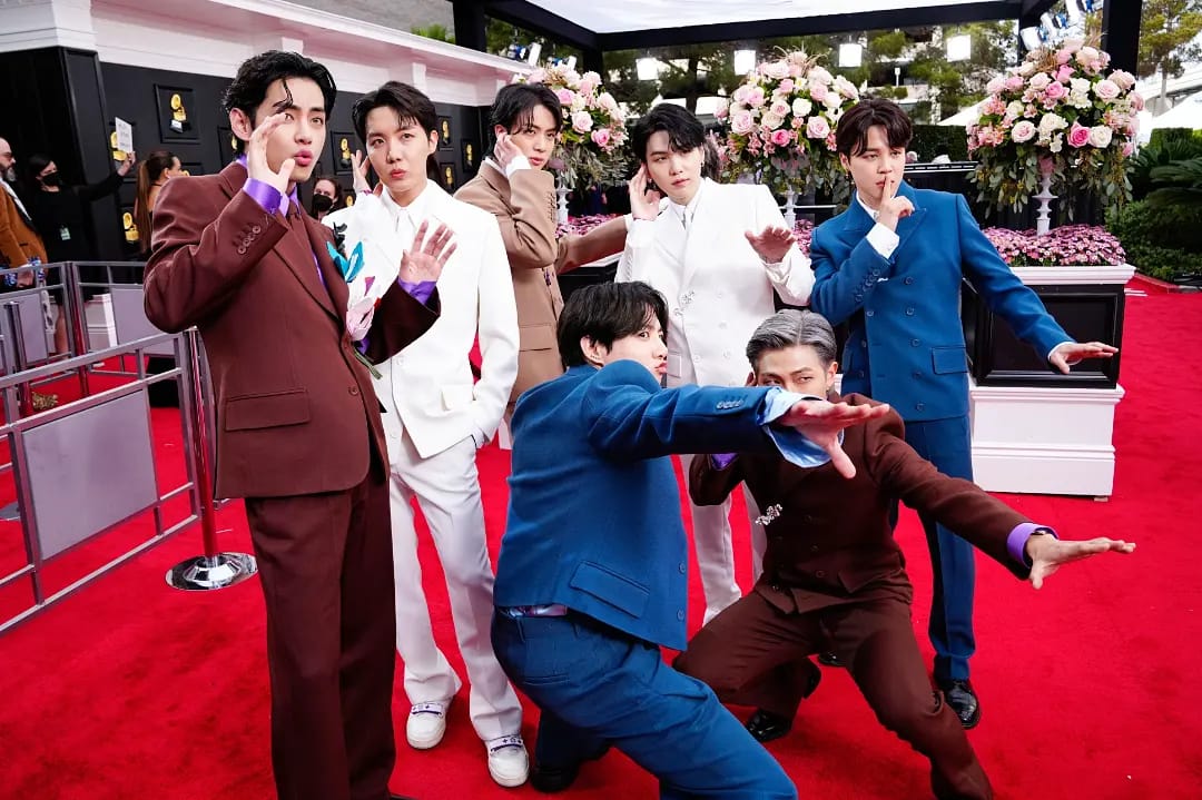 Gaby75847's tweet photo. @Megbtschipotle #GRAMMYsTNT #BTS #방탄소년단 https://t.co/Z3CWSaO6yu