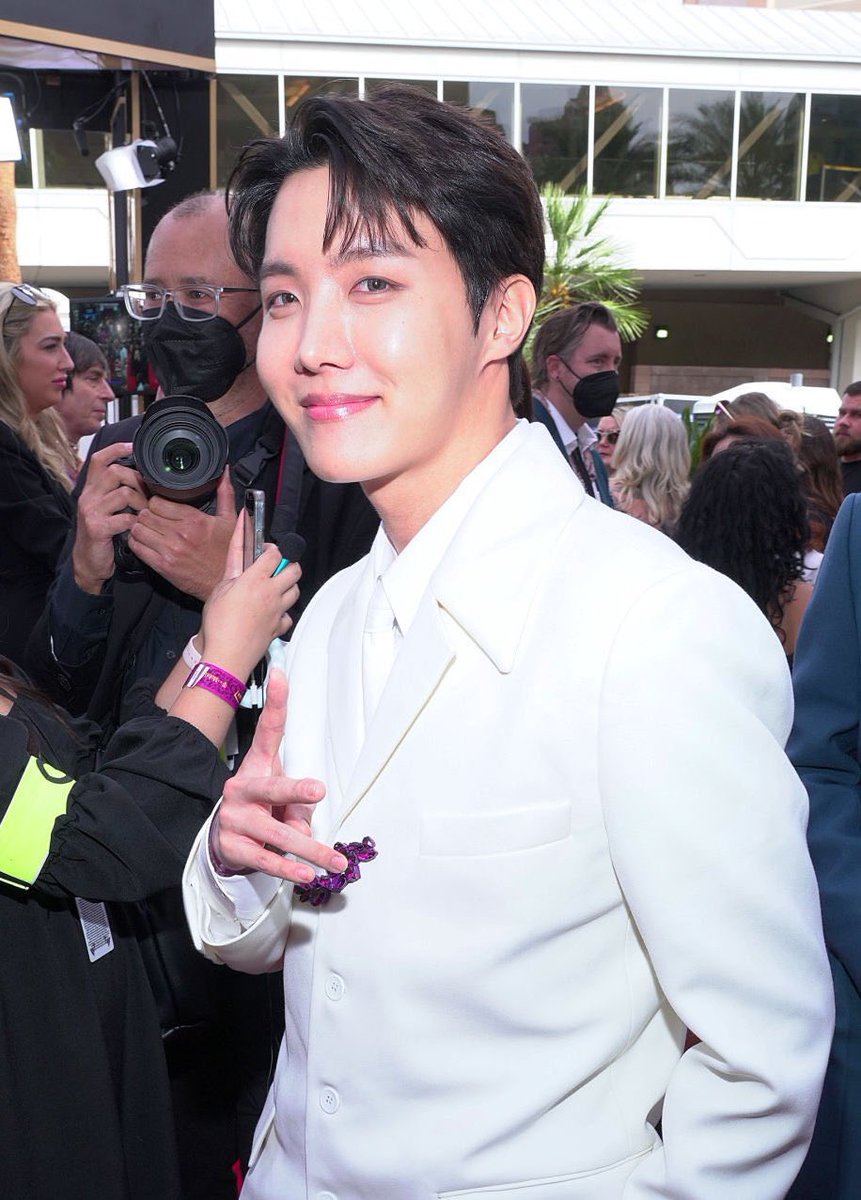 cuddlypjmn's tweet photo. my sunshine :(

#BTS  #GRAMMYsTNT https://t.co/GO8LMhI0bR