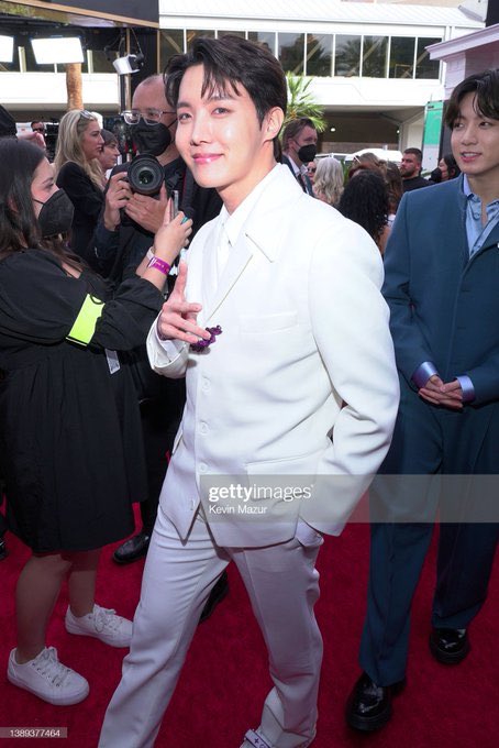 cuddlypjmn's tweet photo. my sunshine :(

#BTS  #GRAMMYsTNT https://t.co/GO8LMhI0bR