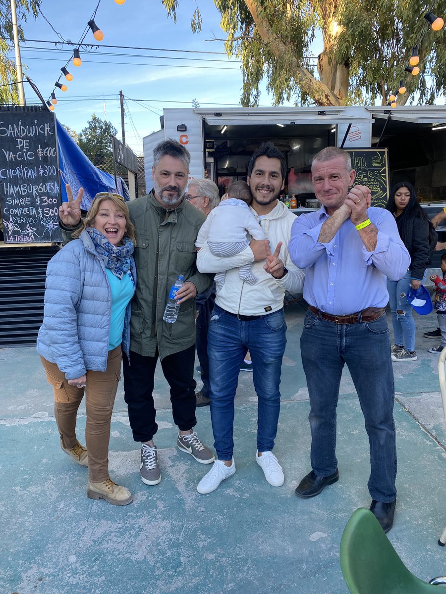 ColinirEma's tweet photo. Hoy, visitando la muestra Agropecuaria de Gaiman.
Junto a #DarioJames, #DorisThomas y @sergiodramon
El Estado Nacional acompañando con stand de INTA y ANSES. @FischerNicolasF 
#Gaiman
#VIRCH https://t.co/fnSQ79mp2O
