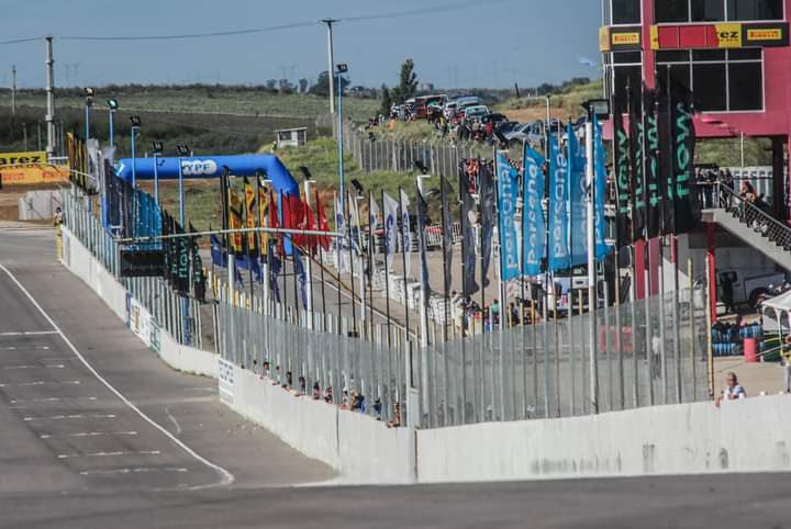 TC2000 tweet media