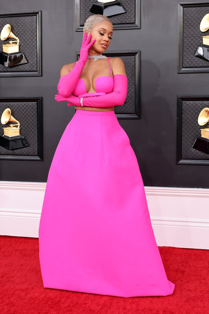 EveryStylishG's tweet photo. Saweetie looking stunning in pink 💖 #GRAMMYs https://t.co/pSyk9G2D5p