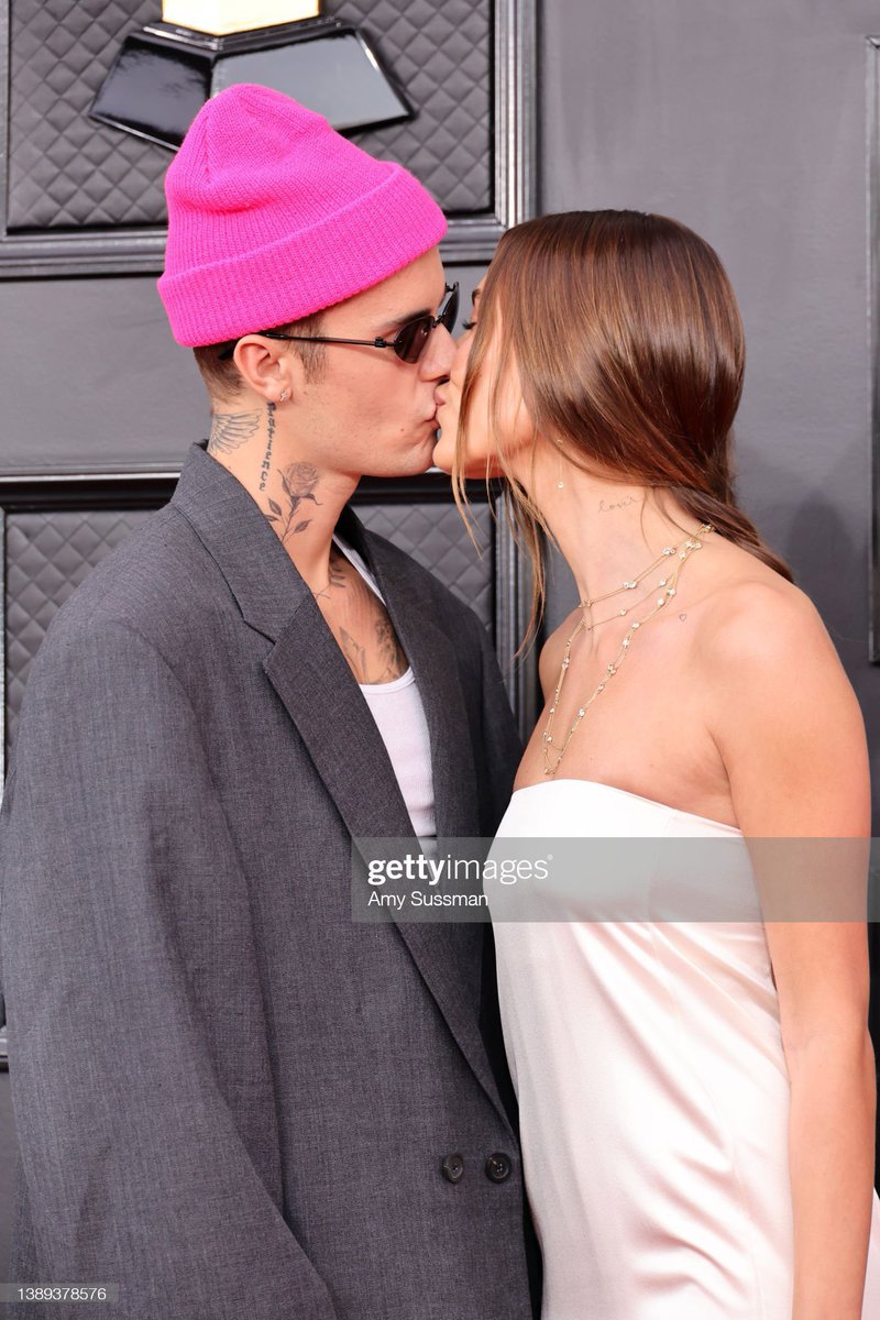 BMBRbackup's tweet photo. Justin e Hailey Bieber no red carpet no #GRAMMYs 2022. https://t.co/PJ7t2sqLCt