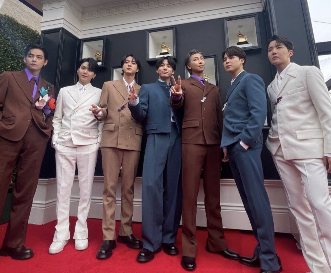 PkJkx's tweet photo. @TNTLA Los Reyes de la industria
 #GRAMMYsTNT #BTS #방탄소년단 https://t.co/1GCksFPT9z