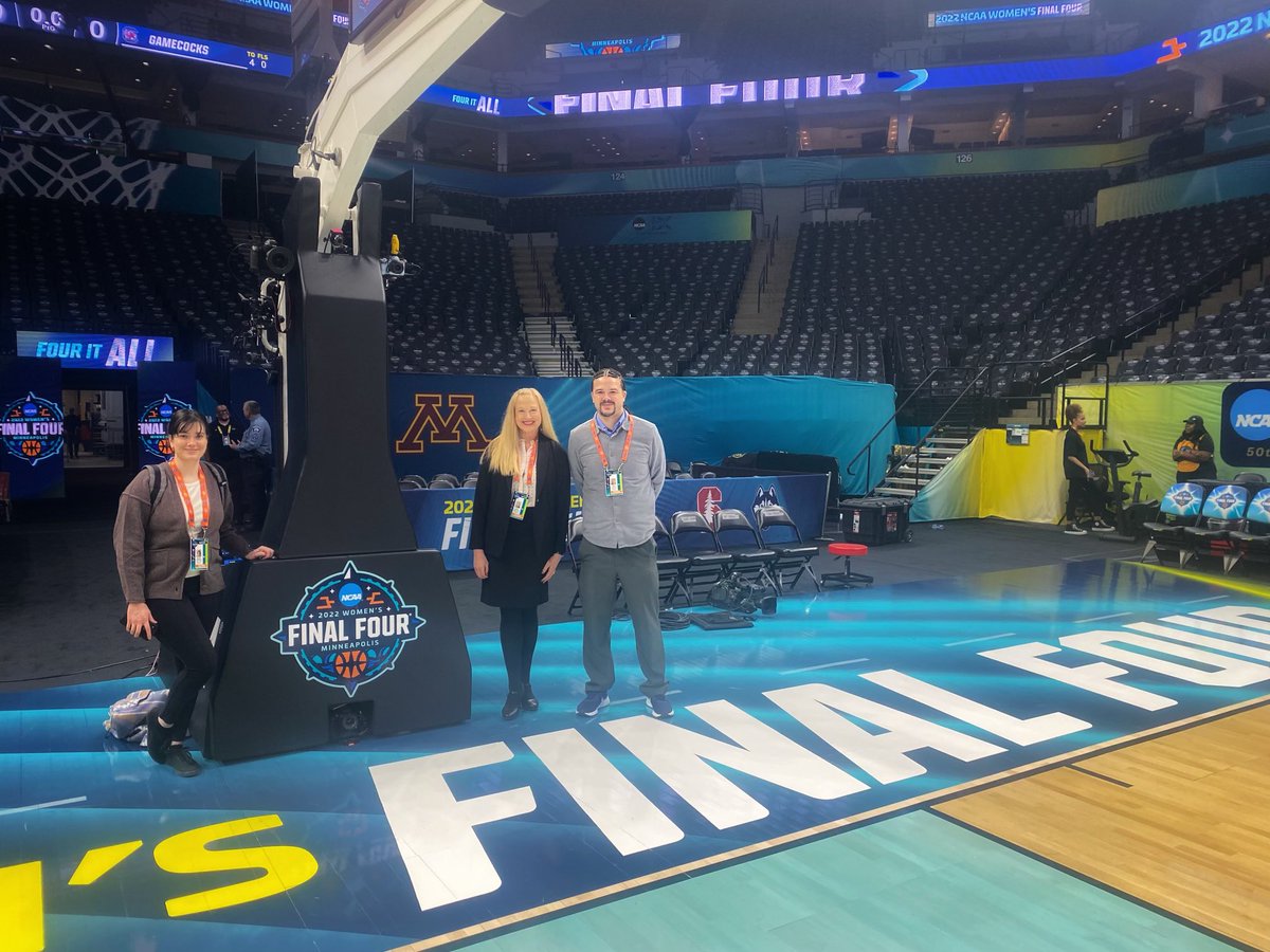 SportsCapJour's tweet photo. Congrats — and good luck — to ⁦@iupuijournalism⁩ graduate students Meghan Rominger and ⁦@mhar3481⁩ and ⁦@SportsCapJour⁩ Academic Director Pam Laucella, covering ⁦@WFinalFour⁩ in Minneapolis. https://t.co/V2PQm7yHb1