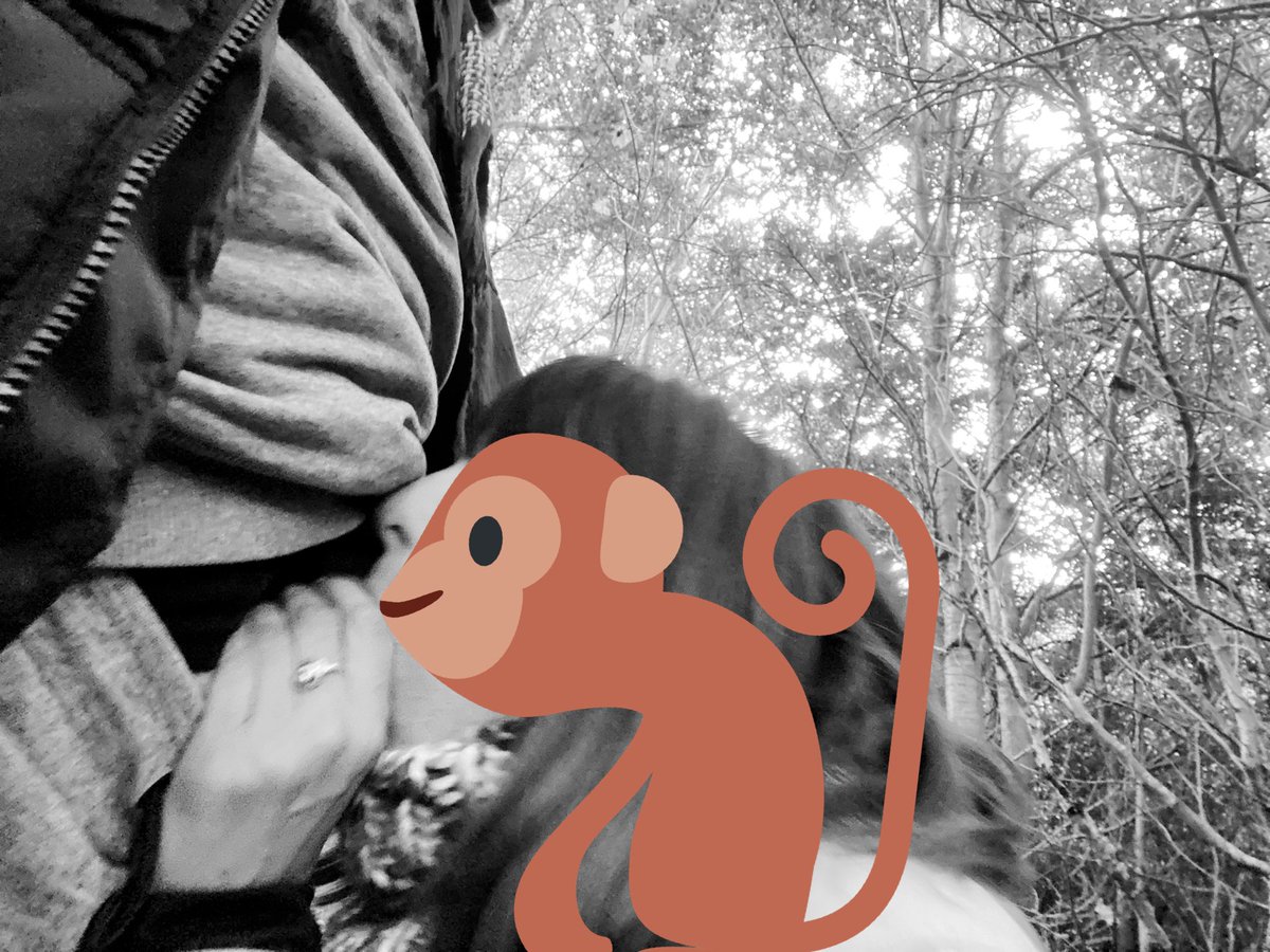 Que cortamambos los que ven un auto estacionado en un claro y para a chusmear… igual, no hubo inhibición