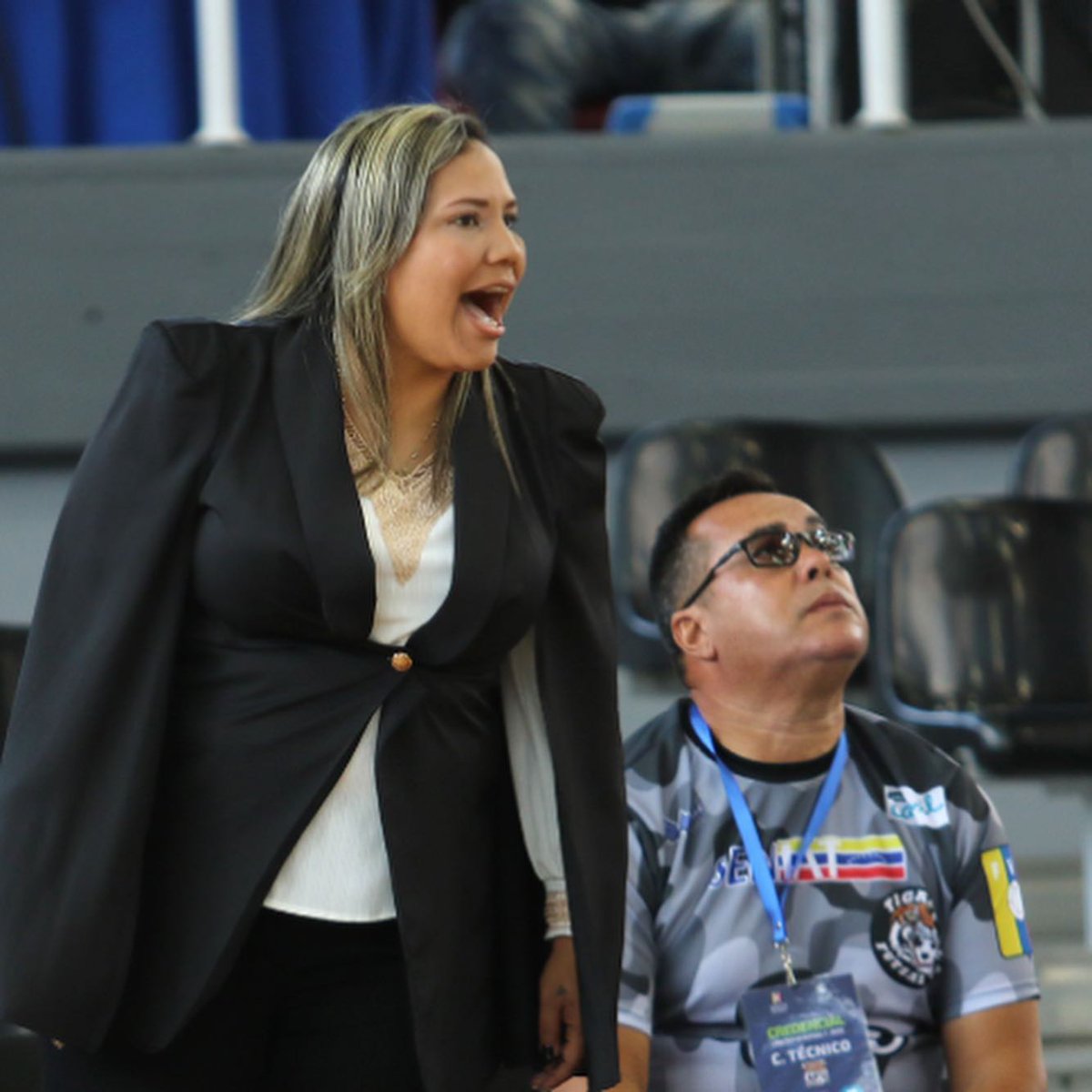 dasilvafutsal's tweet photo. Por primera vez en el Futsal profesional 🇻🇪 una mujer dirigió desde el banquillo el accionar de un equipo élite.

Oriana González, "La Domadora", ha hecho historia desde el la banca de Tigres y le auguramos mucho éxito en su carrera. Que su ejemplo sirva para motivar a muchas. https://t.co/D6i3RqVwPo