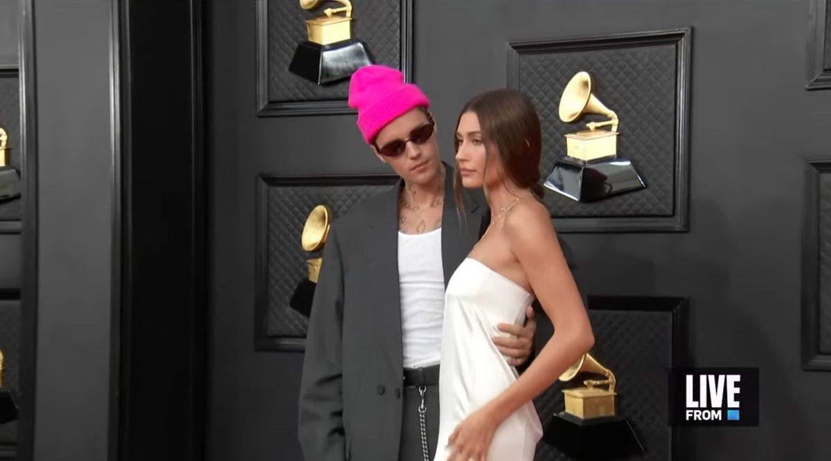 feelshoIy's tweet photo. hailey bieber dime qué se siente ser la favorita de dios. #GRAMMYs https://t.co/9fZHCDxT8Z