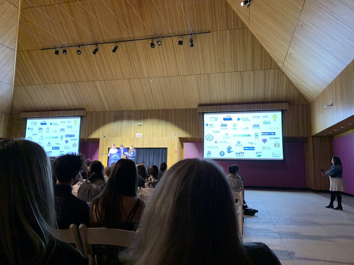 LRosenStern's tweet photo. A beautiful evening celebrating teen leaders who are all poised to #makeadifference and #changetheworld. Mazel Tov to all of JUF @JUFChicago 18 Under 18 recipients. https://t.co/bmX0aL4ZFy