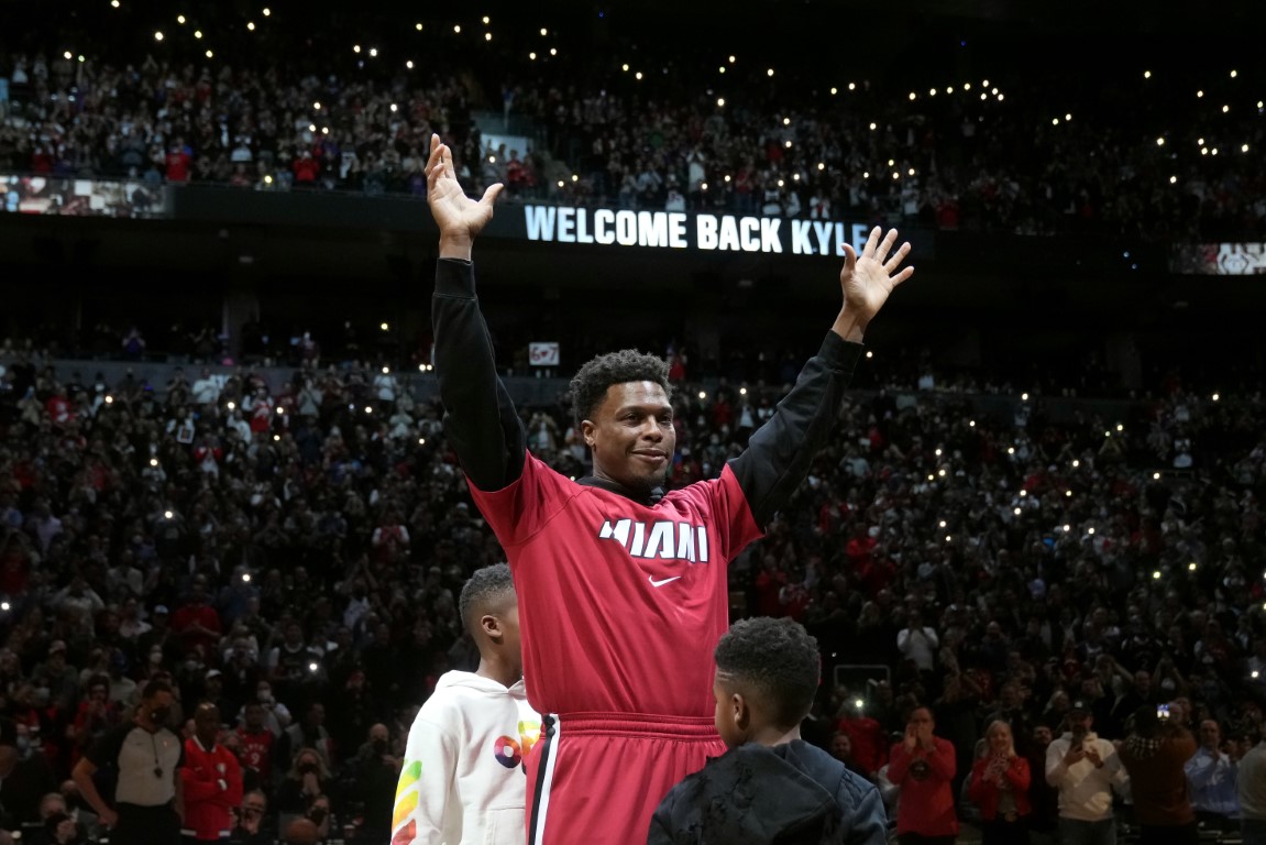 CP24's tweet photo. Former Raptors star Lowry earns long ovation in his long-awaited return to Toronto https://t.co/AZIkziYh3I https://t.co/WPd9vBZe1f