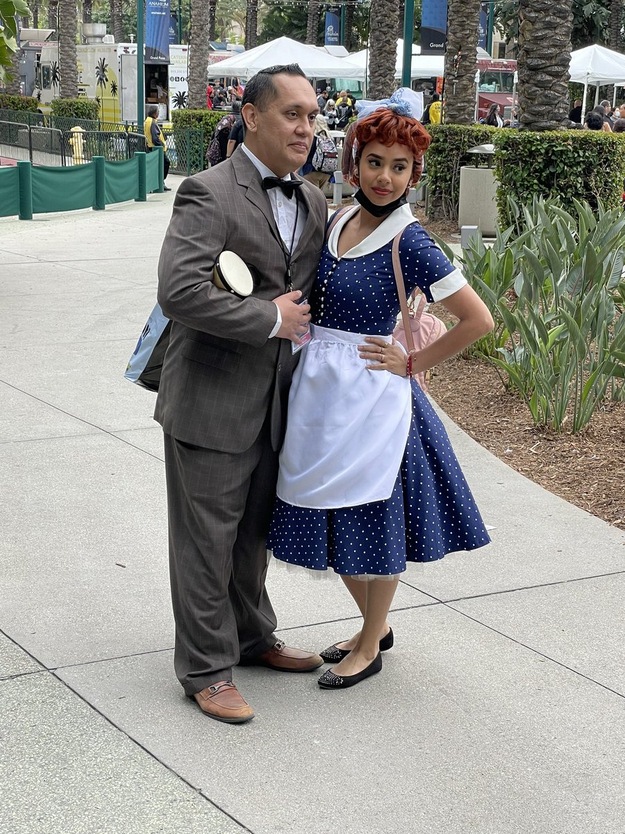 JonsCrazyTweets's tweet photo. And lastly, #WonderCon is home to a LOT of great #Cosplay, but these two are without question the most random characters I’ve ever seen at a con: Ricky and Lucy! Simply brilliant! #WonderCon22 #WCA #WCA22 #ComicCon https://t.co/7Fi95deQIf