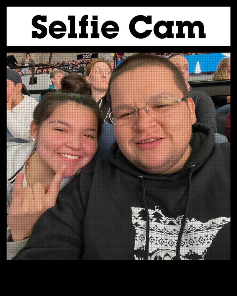 chubbs15's tweet photo. NCAA Women’s National Championship Game! #WFFSelfie @justice_paro https://t.co/s3fRVuZlyF
