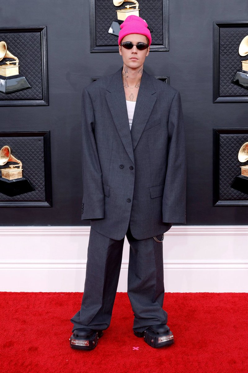 DarynJones's tweet photo. Your first job interview and you borrow a suit from your dad.

#GRAMMYs #GrammyAwards #JustinBieber #blackshoesbrownbelt https://t.co/OYBlIzhB9p